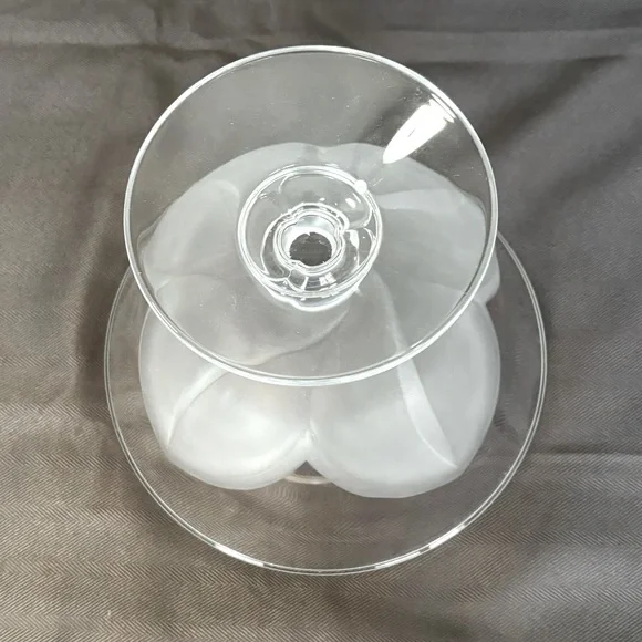 Clear Glass Bowl Immaculate Condition Pre-Owned Perfect for all Occasions. - Picture 3 of 5